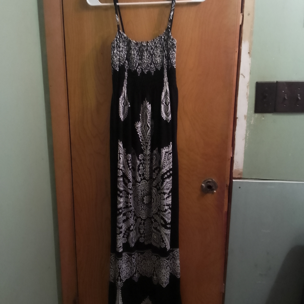 Black and White Printed Maxi Dress - Women - Picture 10 of 13
